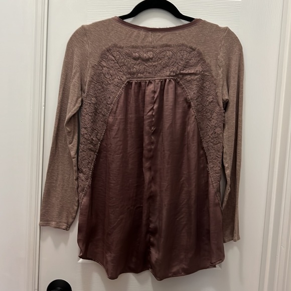 Anthropologie (Bordeaux) mauve long sleeve top with back detail size XS - Picture 2 of 2